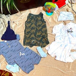 10 PC Baby Boy Bundle-3 full Outfits w 4 pair socks 2 skull caps 3-6M Like New